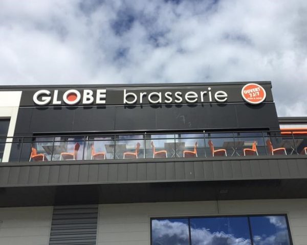 Lettrage en lettre boîtier plexi avec retro éclairage leds – Le Globe Brasserie à Saint-Genest-Lerpt