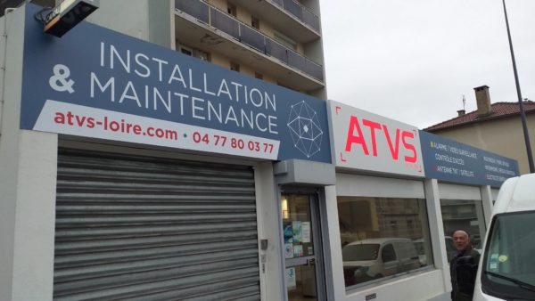Enseigne en tôle tablette ajourée + panneaux en dibon – ATVS à St-Etienne